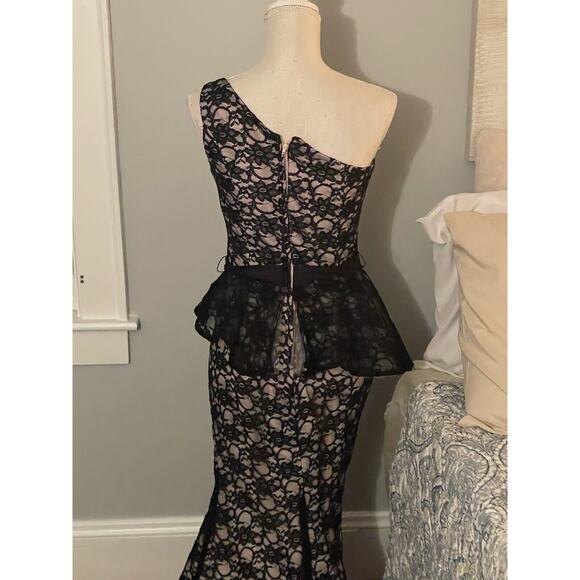 Mori Lee Madeline Gardner Formal Dress Black Lace One Shoulder Size 8 - Picture 5 of 11